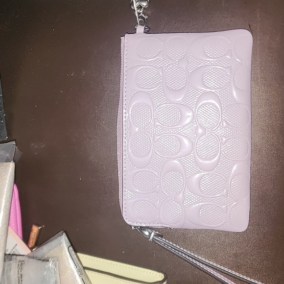Coach Light Purple C Embossed Wristlet W/Coach heart Charm Nwt - Picture 4 of 6